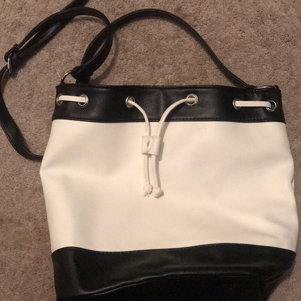 🔴 Bombay Bag with Drawstring Closure!!